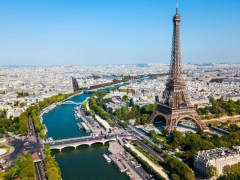 Tour a Parigi